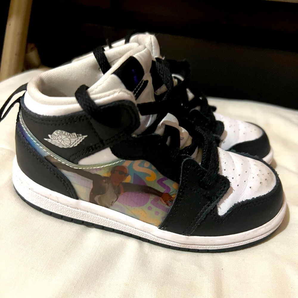 Pre-school Jordan 1 hologram great condition